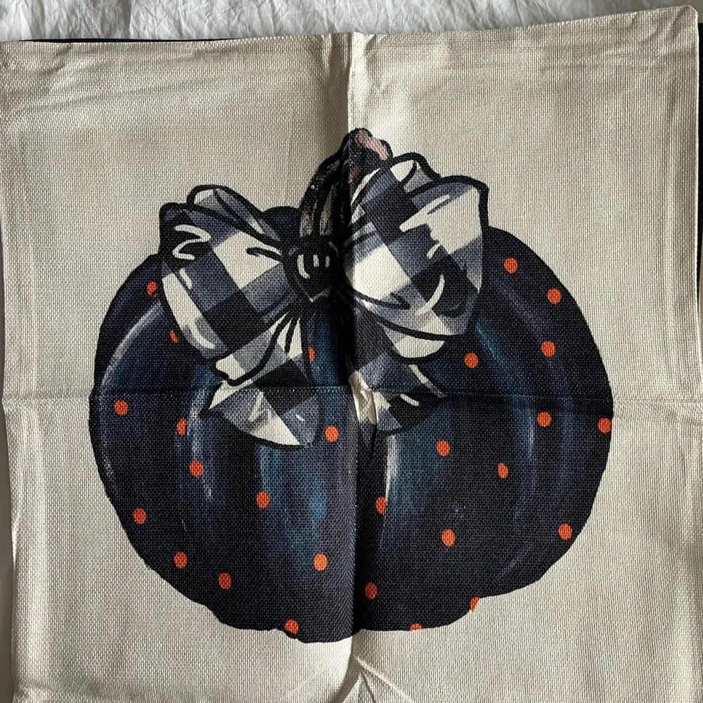 NWT set of 4 Halloween indoor / outdoor  Pillow Covers, zipper closure, washable